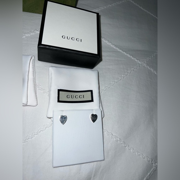 Gucci Trademark Heart Earrings And Bracelet Set - Picture 6 of 7